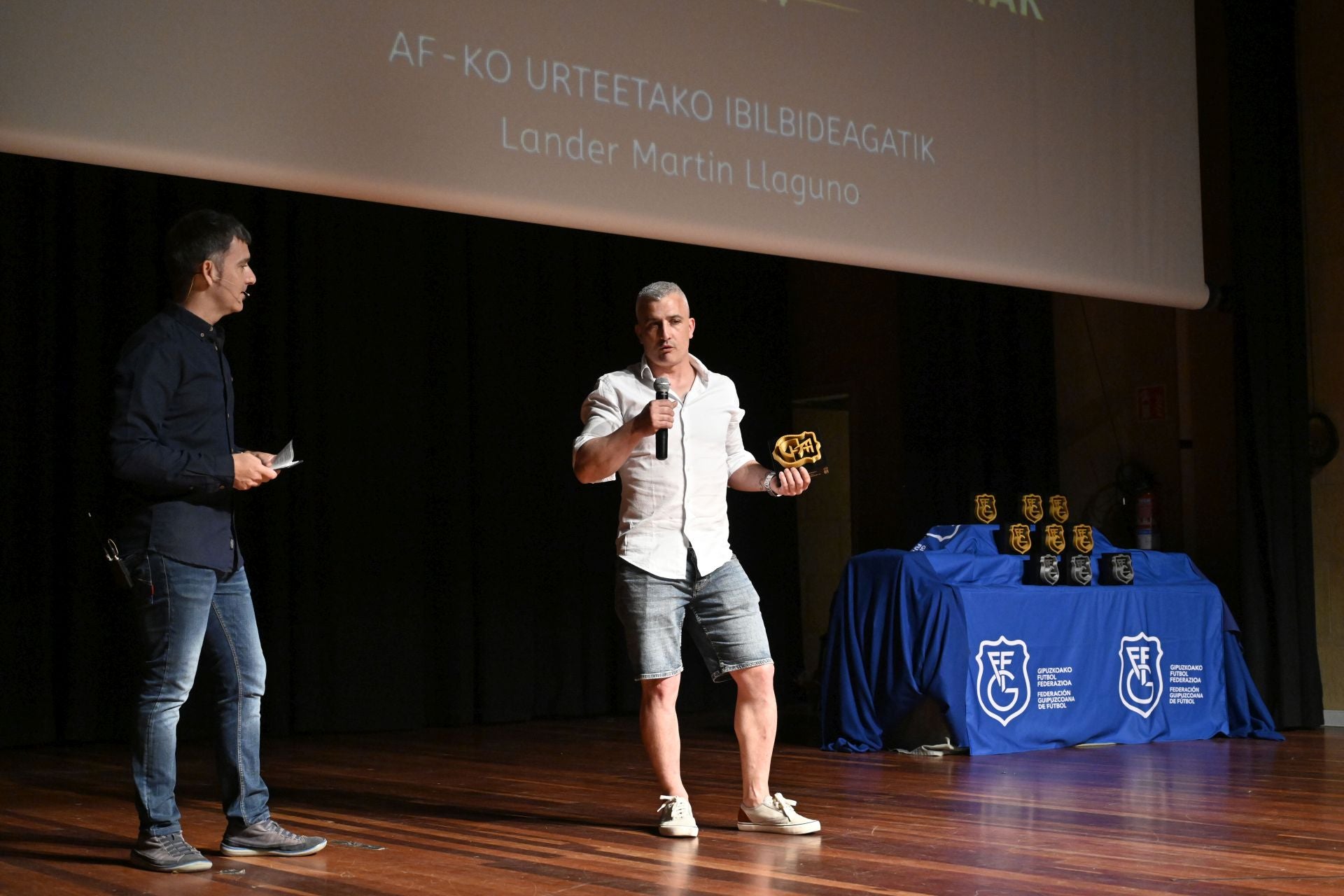 Los 27 premiados en la Gala del Fútbol Guipuzcoano