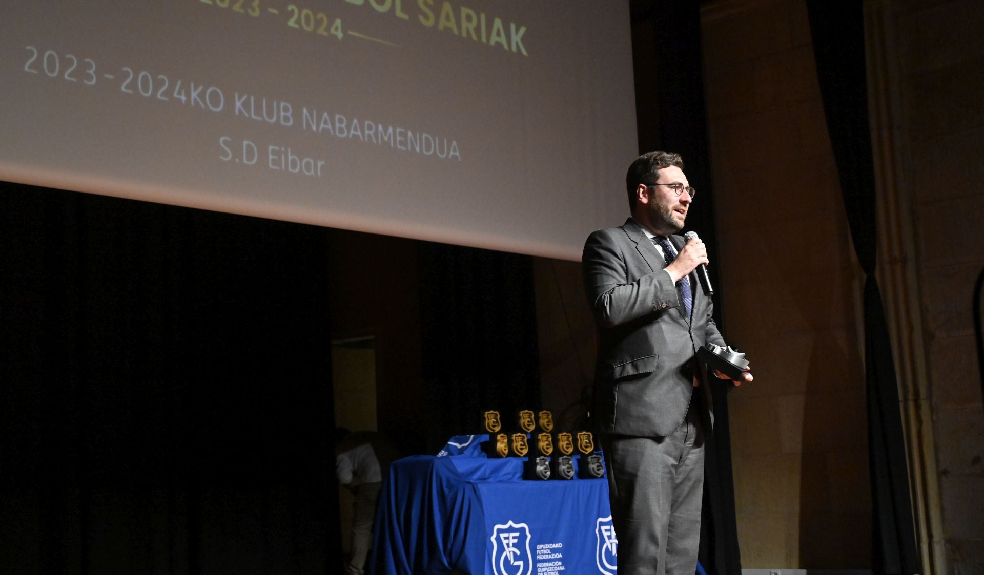 Los 27 premiados en la Gala del Fútbol Guipuzcoano