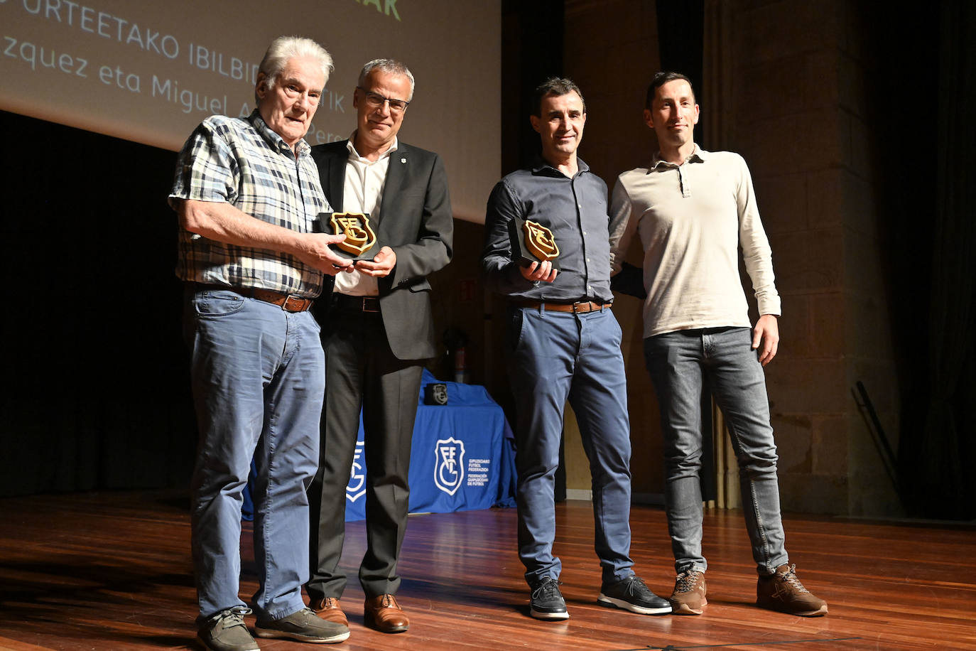 Los 27 premiados en la Gala del Fútbol Guipuzcoano