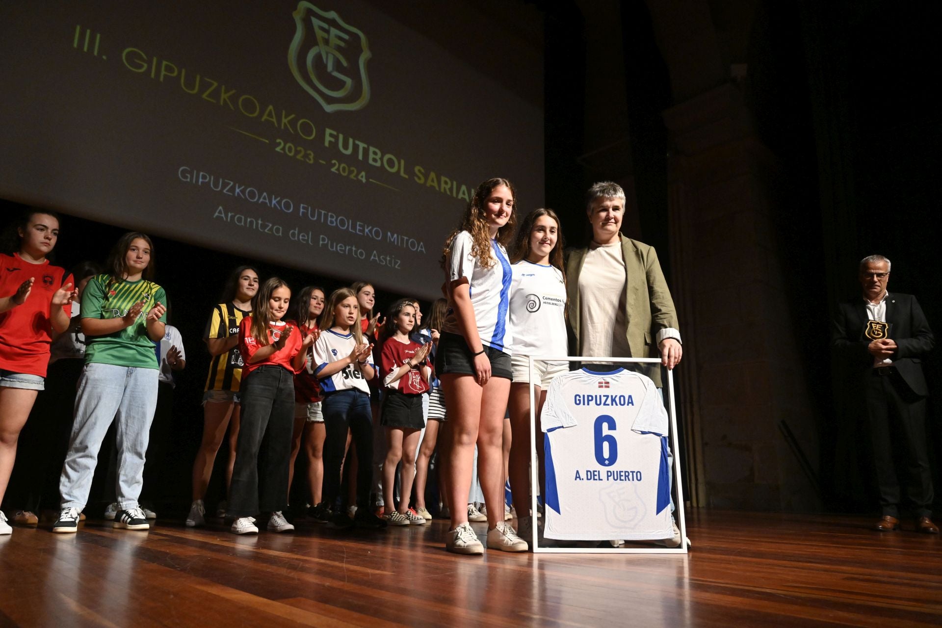 Los 27 premiados en la Gala del Fútbol Guipuzcoano