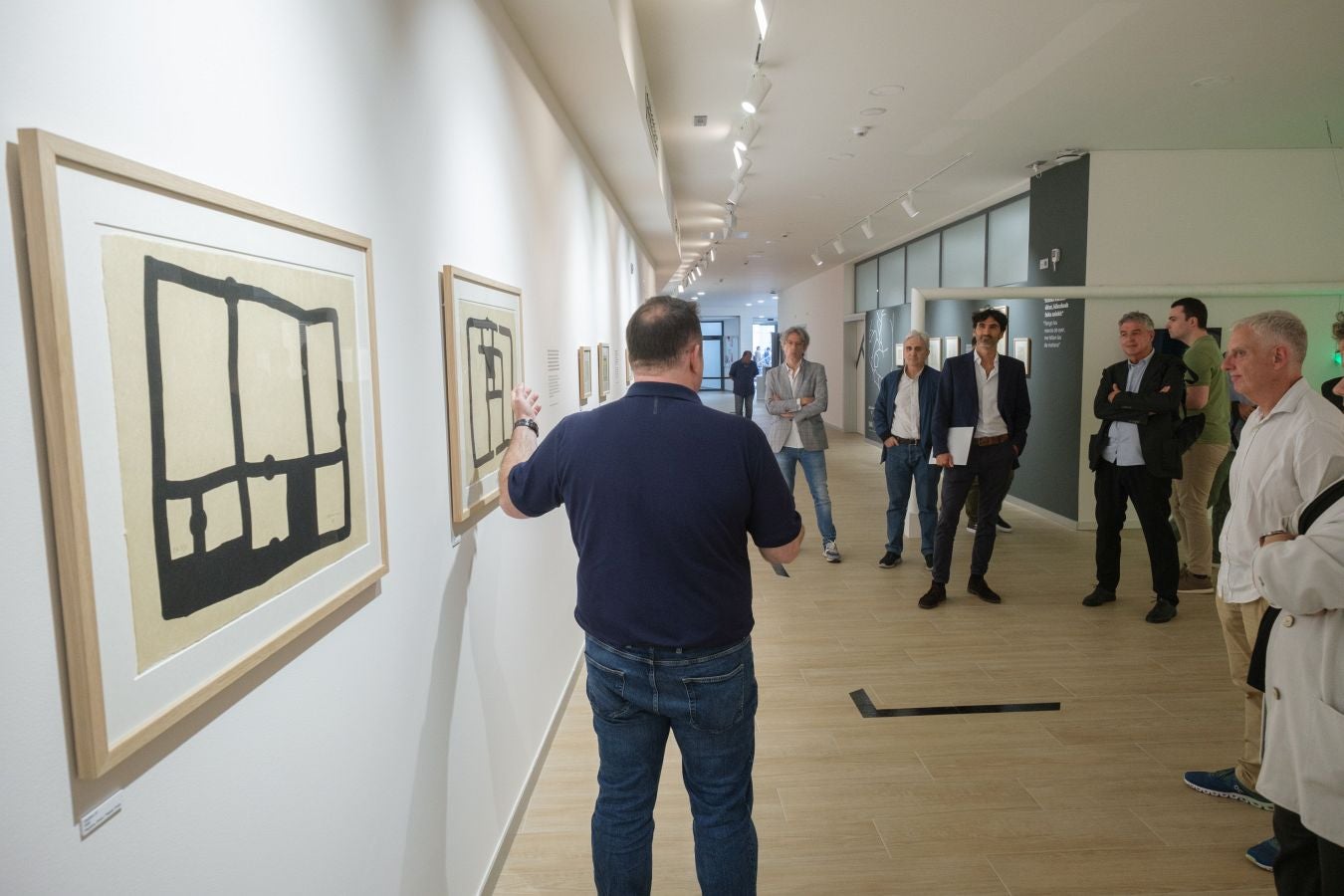 Una colección con obras de Chillida, Miró, Picasso y Balenciaga