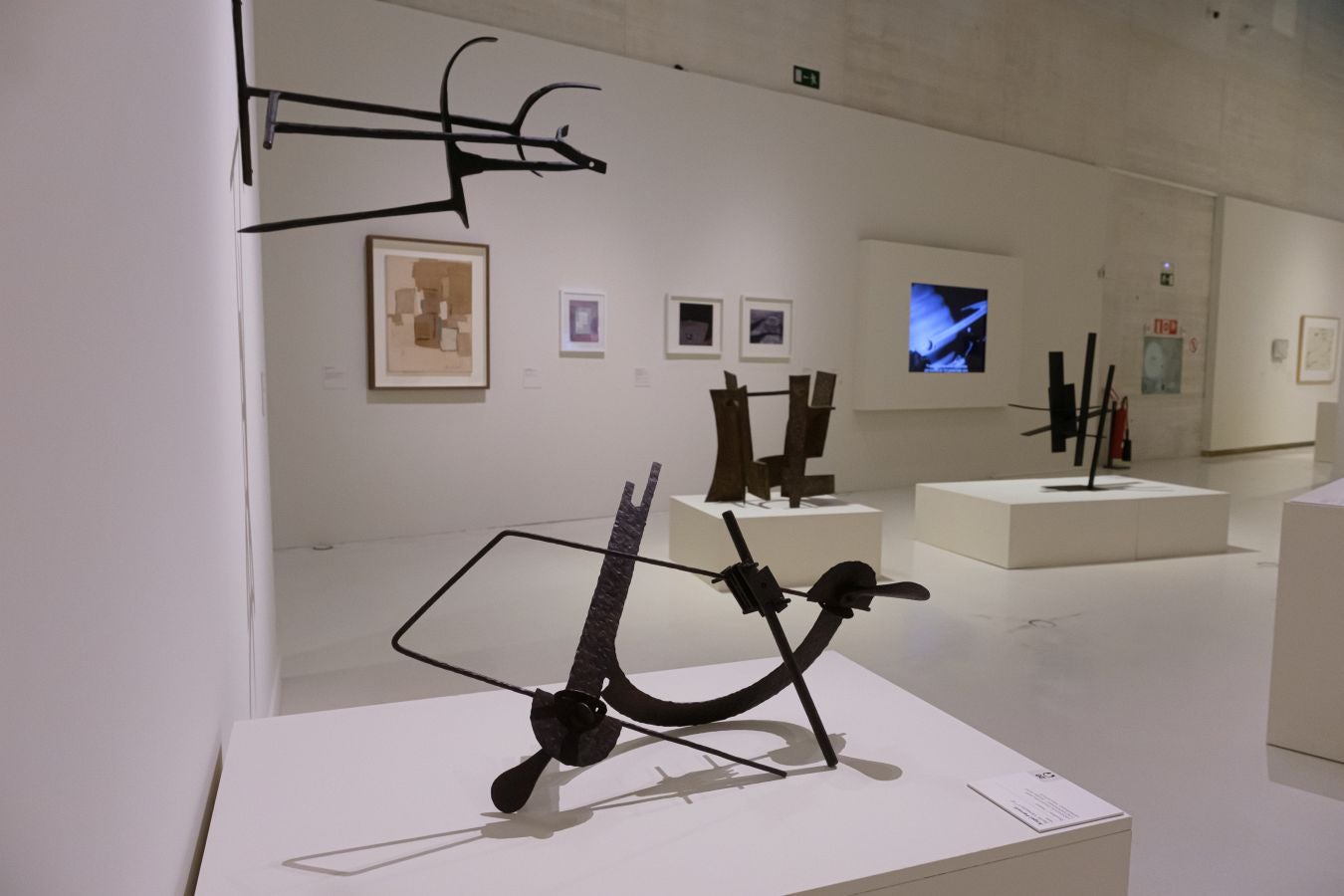 Una colección con obras de Chillida, Miró, Picasso y Balenciaga