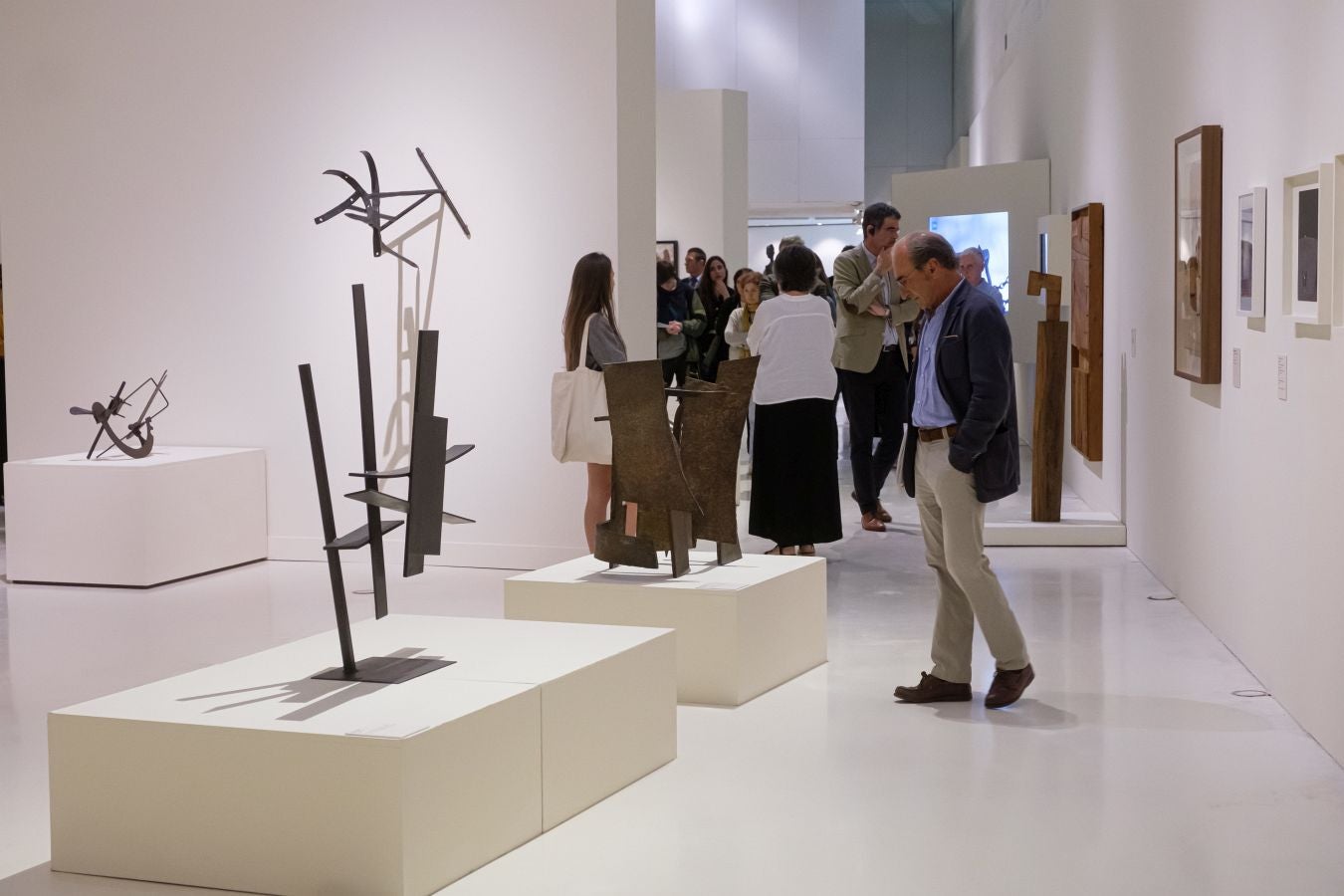 Una colección con obras de Chillida, Miró, Picasso y Balenciaga