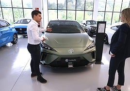 Coches de la marca china MG, en el concesionario Lurauto de Oiartzun