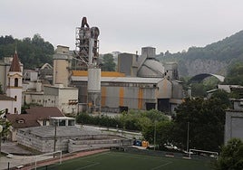 Exterior de la fábrica de cemento de Añorga.