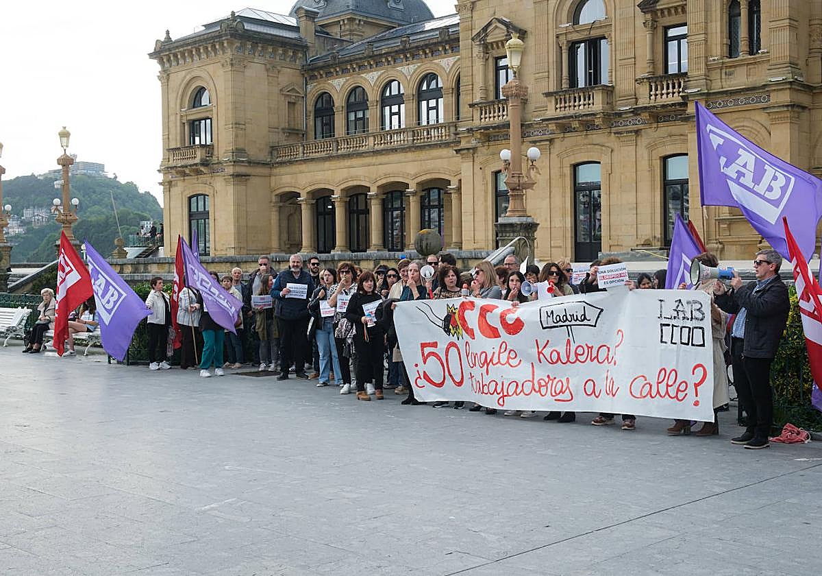 Reciente protesta de los trabajadores de CCC en Donostia, que cuenta con 49 empleados aquí.