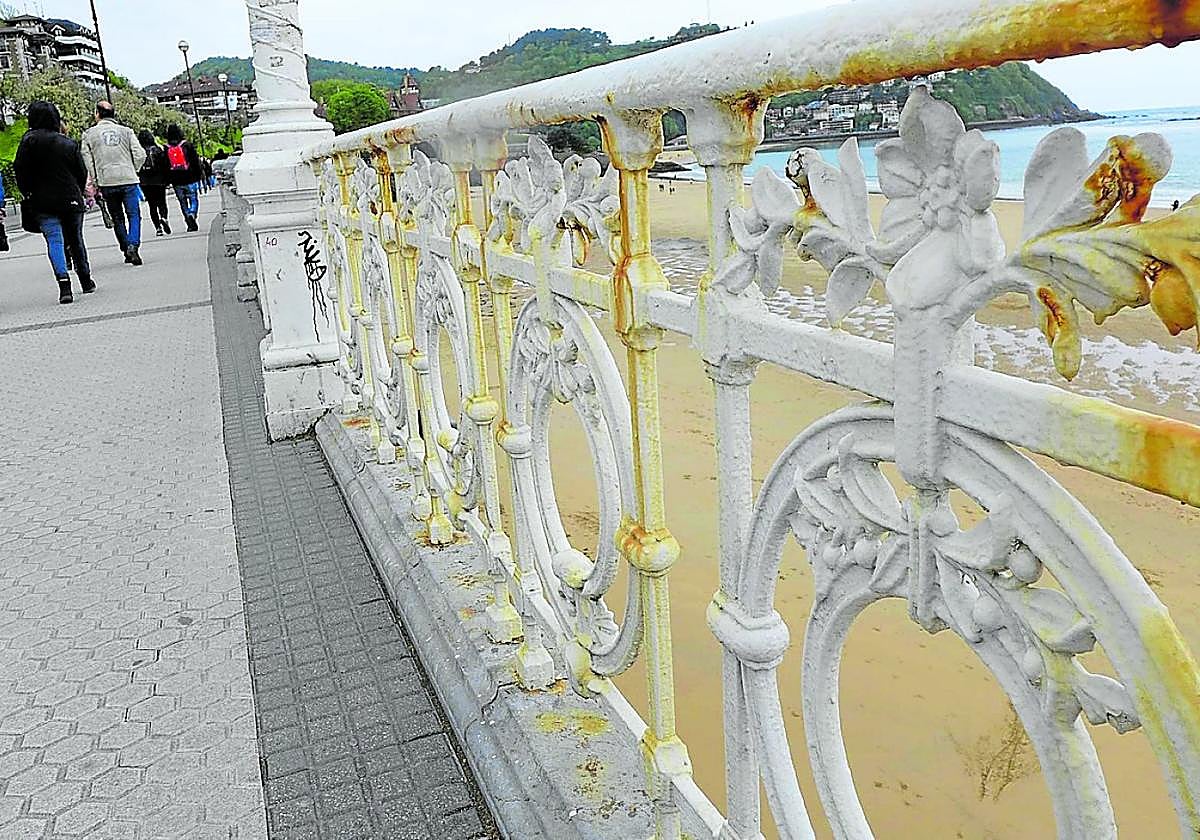 Los trozos de barandilla no podrán sortearse hasta el otoño.