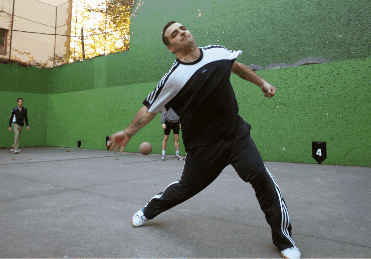 El exjugador de la Real Javi de Pedro cumplirá nueve meses de prisión por un delito de violencia machista.