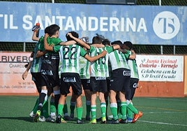Jugadores de la cantera del Racing de Santader tras un partido.