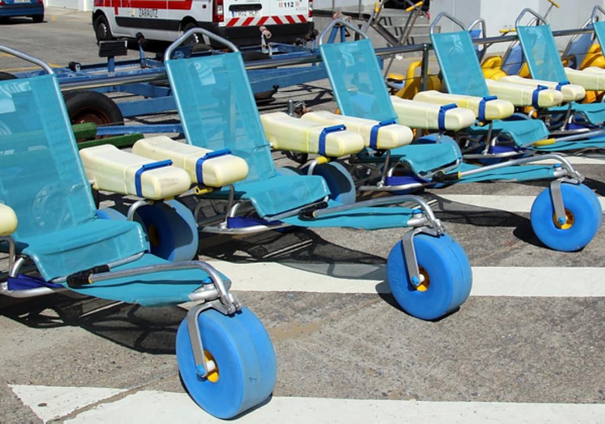 Bainu inklusiboa emateko prest dago Malkorbe hondartza.