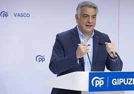 De Andrés, ayer en su comparecencia ante la prensa en la sede del PP en San Sebastián.
