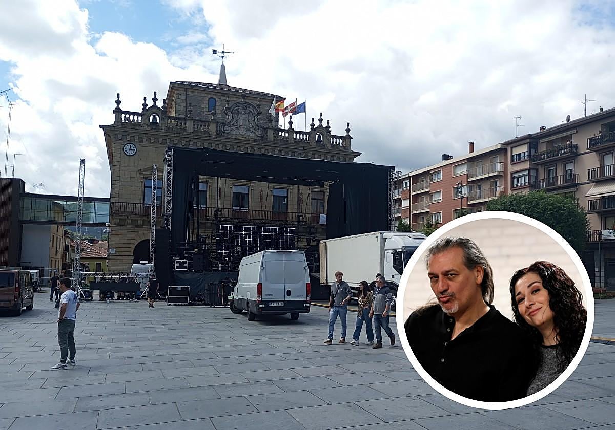 La plaza San Juan ya está preparada para el concierto de Camela de esta noche
