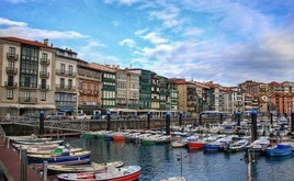 Lekeitio, con su arquitectura tradicional vasca, un reclamo para los turistas.