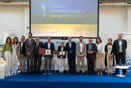 Los ganadores de los Premio Arizmendiarrieta Sariak Gipuzkoa 2023.