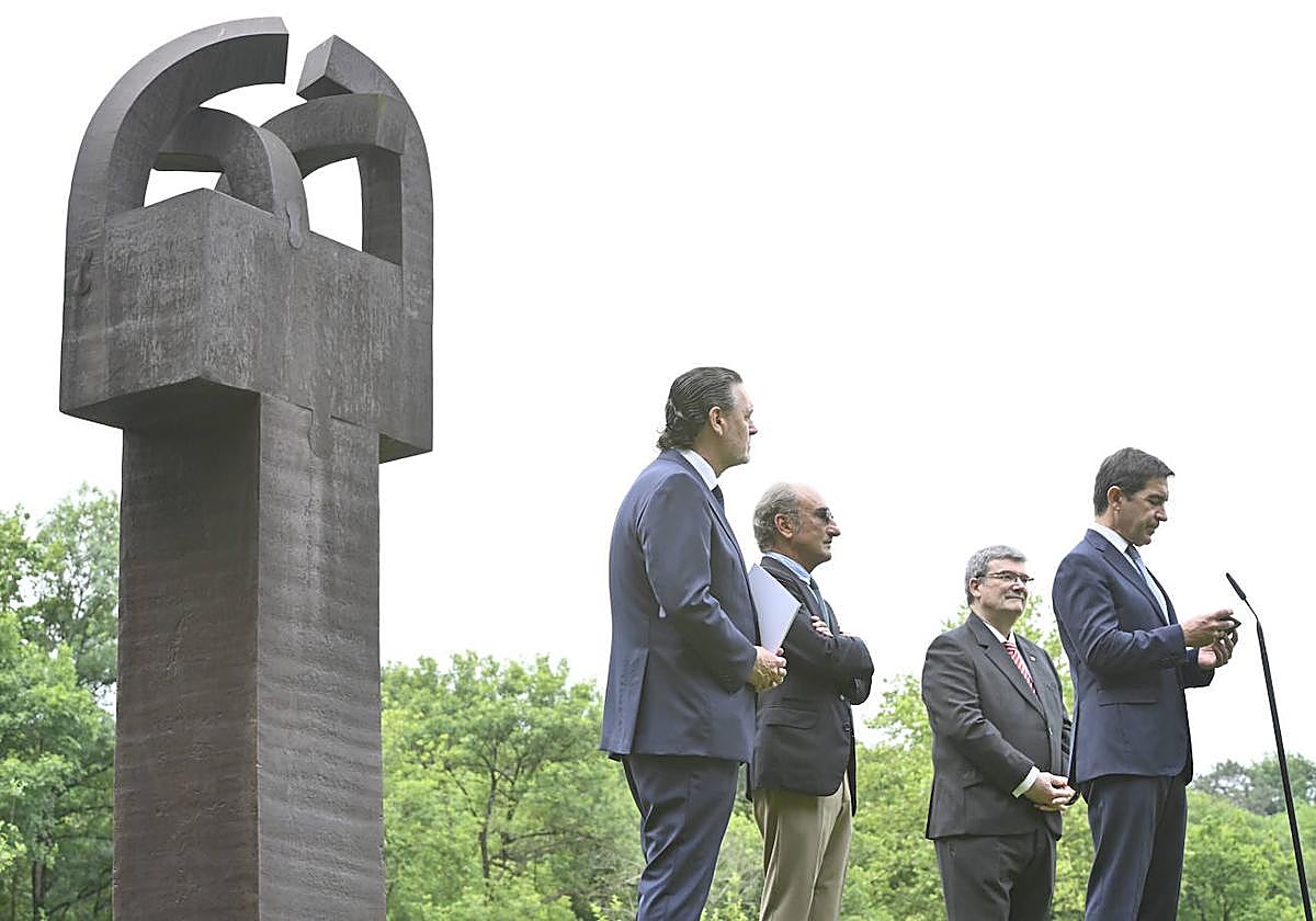 La presentación del acuerdo en Chillida Leku.