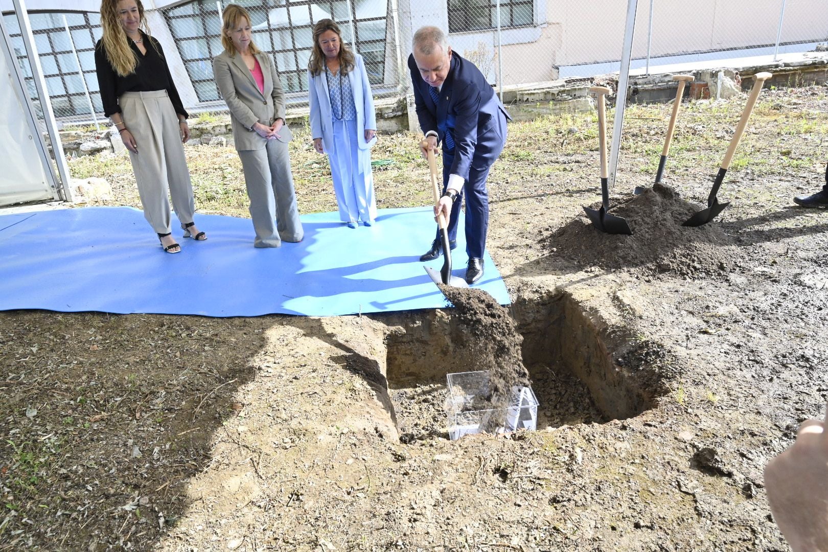 El último acto de Iñigo Urkullu, el primer cimiento del nuevo hospital de Alto Deba