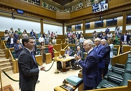 Pradales abre una nueva era en Euskadi y propone grandes pactos de país