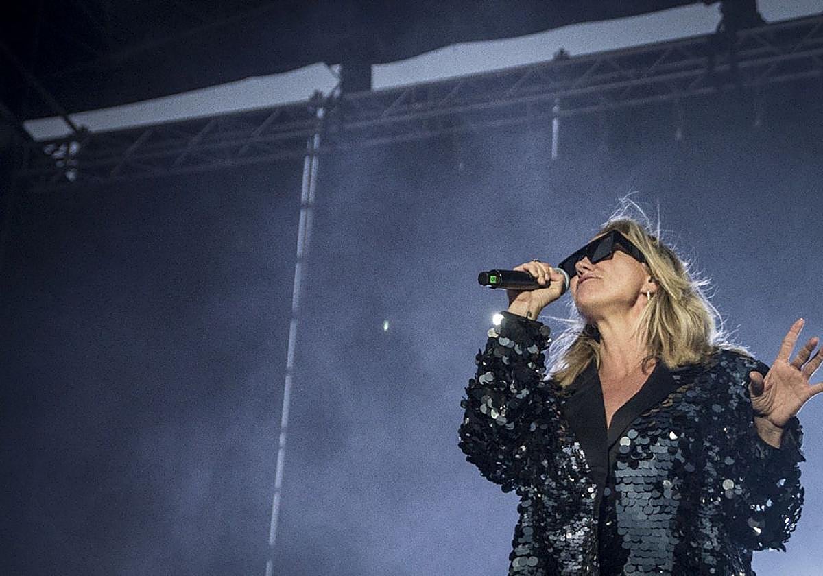 La cantante Kate Ryan durante el espectáculo.