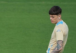 El madrileño Alejandro Garnacho, ejercitándose con la selección argentina.