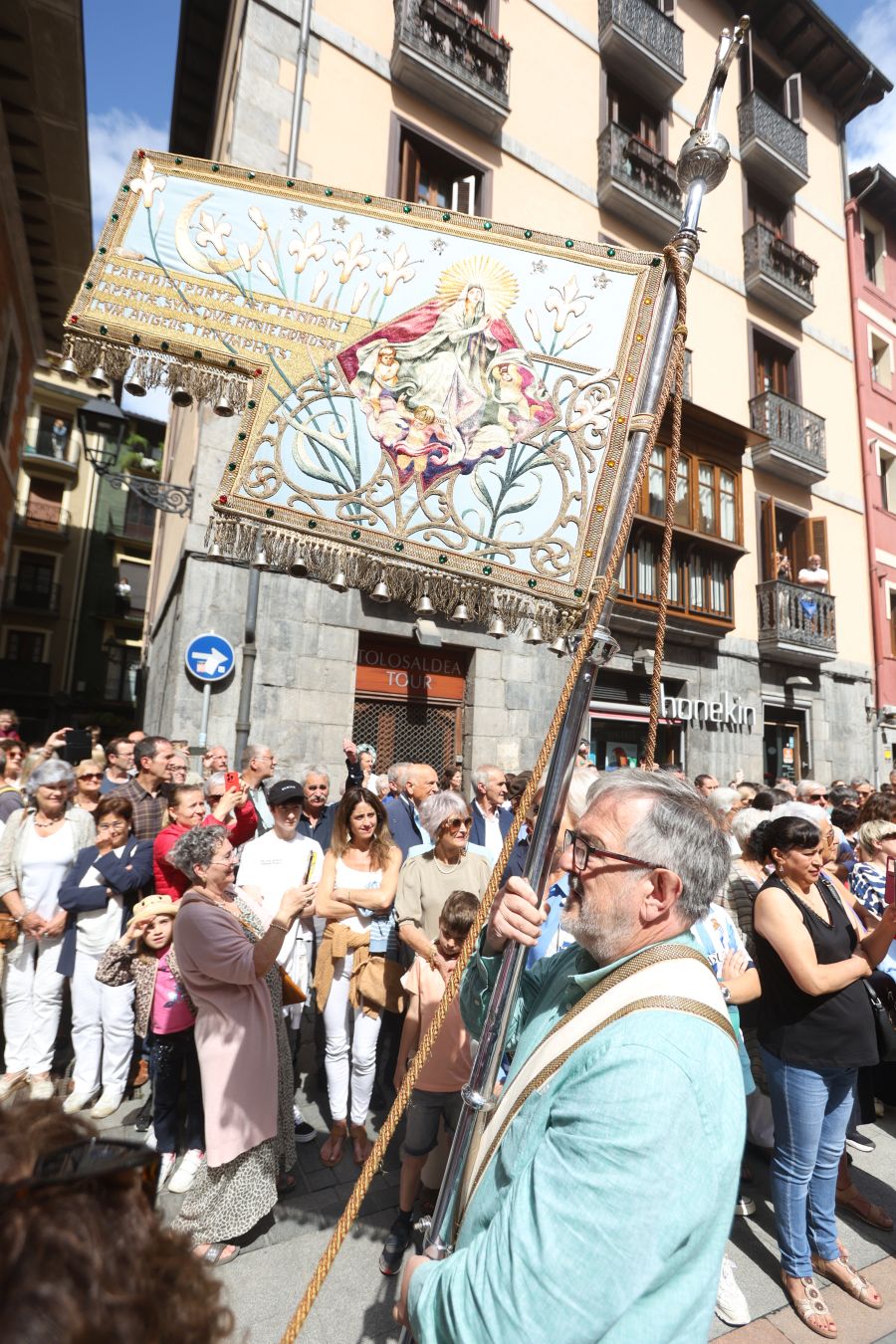 San Juan llega bajo el sol