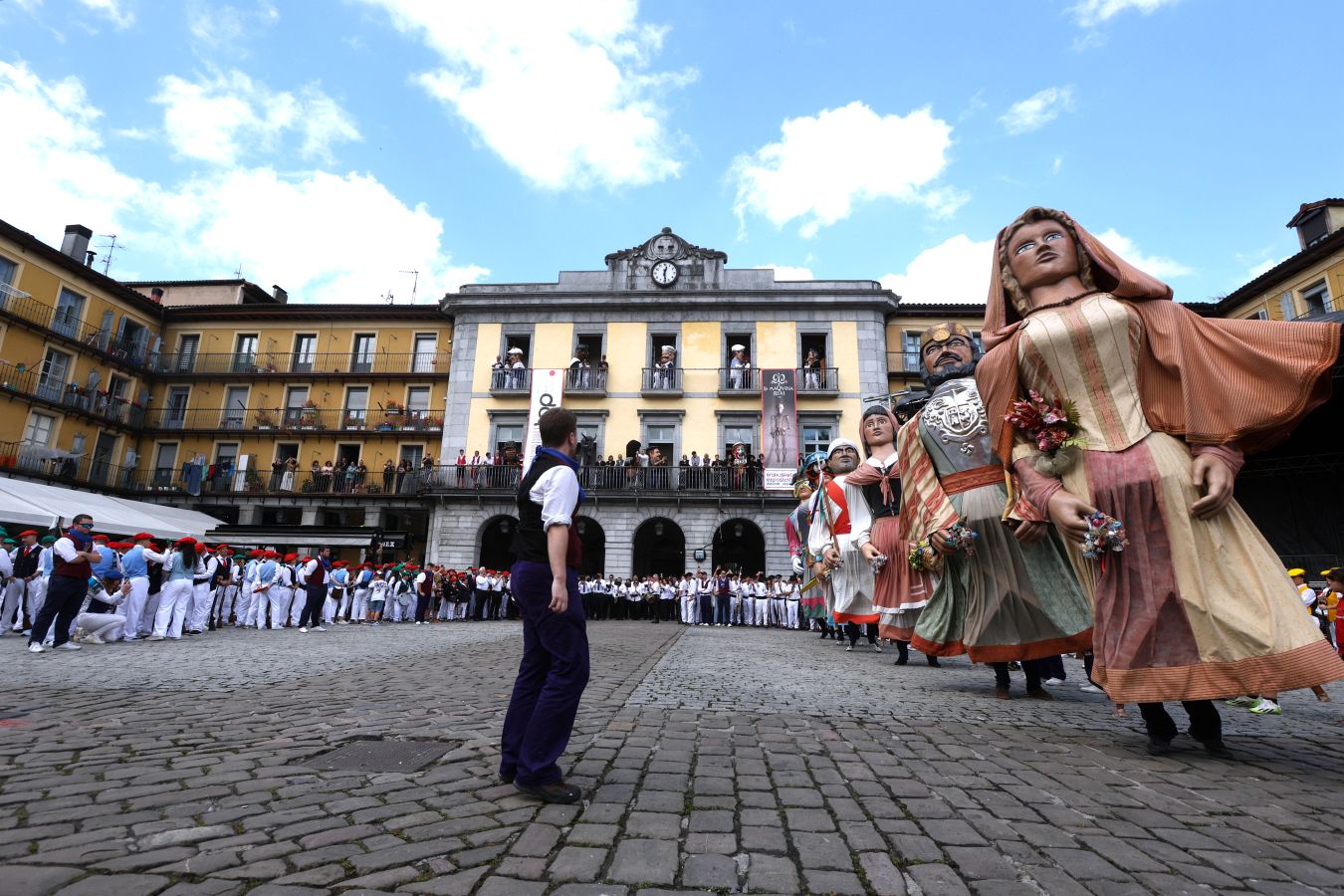 San Juan llega bajo el sol