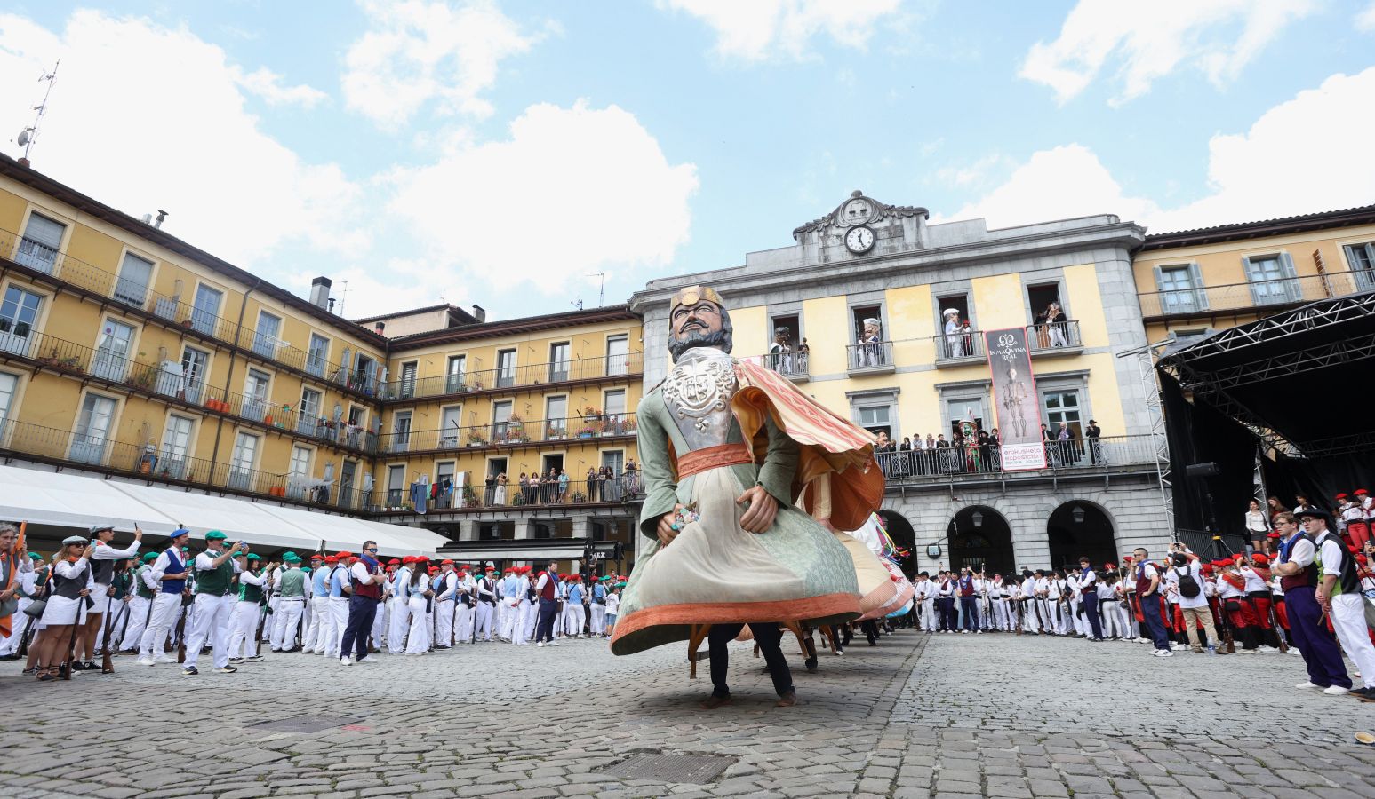 San Juan llega bajo el sol