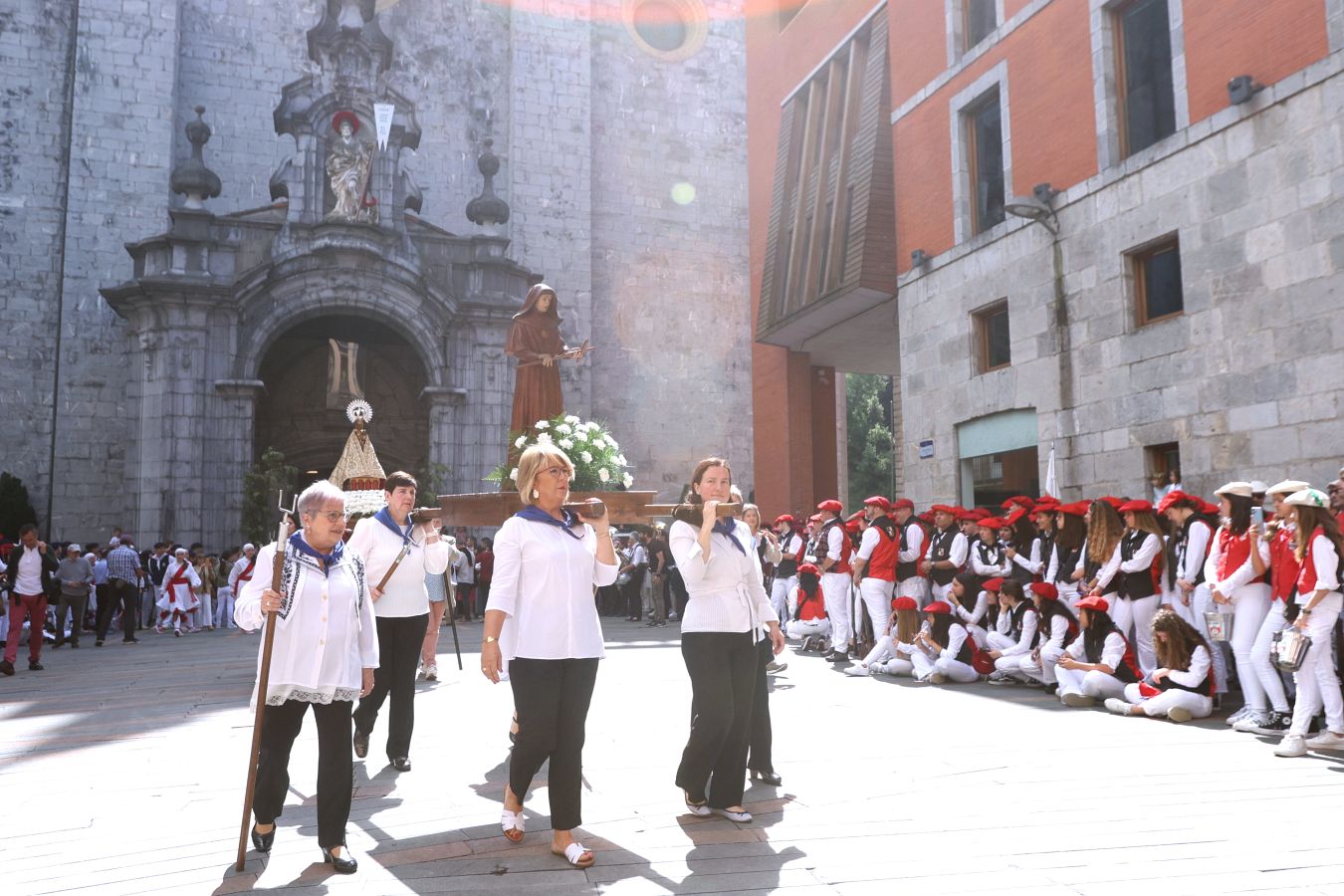 San Juan llega bajo el sol