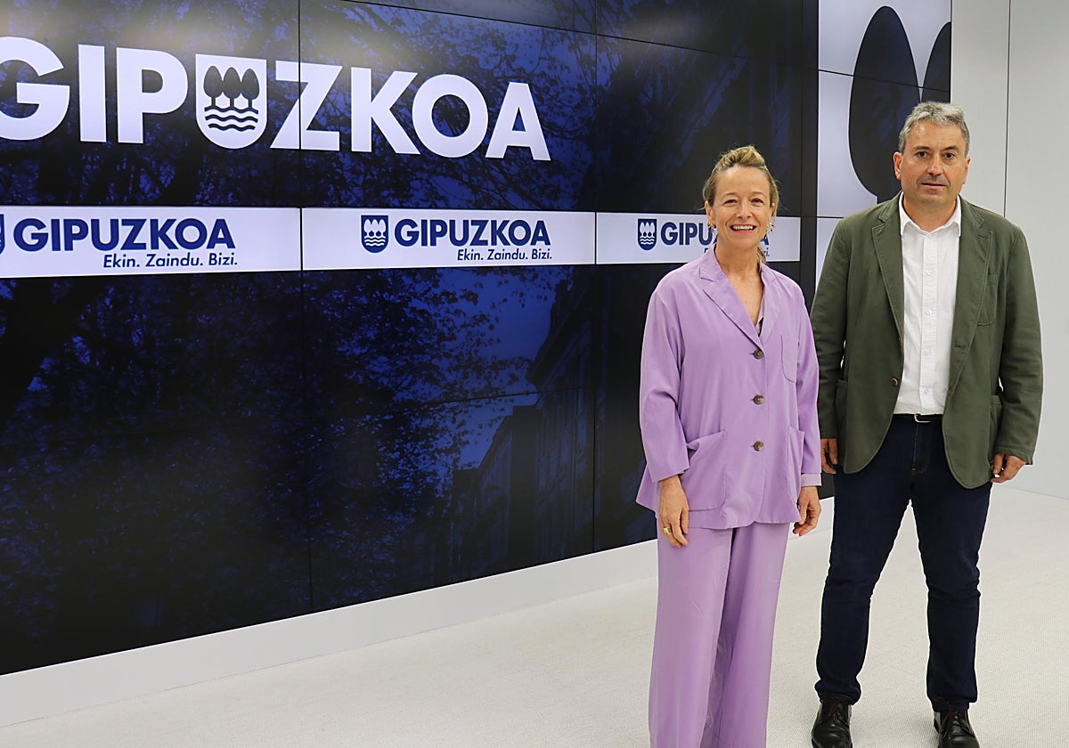 Eider Mendoza y Félix Urkola, en la rueda de prensa de este jueves en la Diputación Foral de Gipuzkoa.