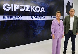 Eider Mendoza y Félix Urkola, en la rueda de prensa de este jueves en la Diputación Foral de Gipuzkoa.