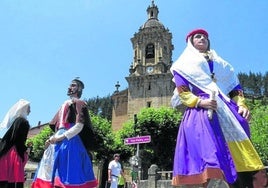 Los cabezudos volverán a desfilar orgullosos por las calles de Eskoriatza.