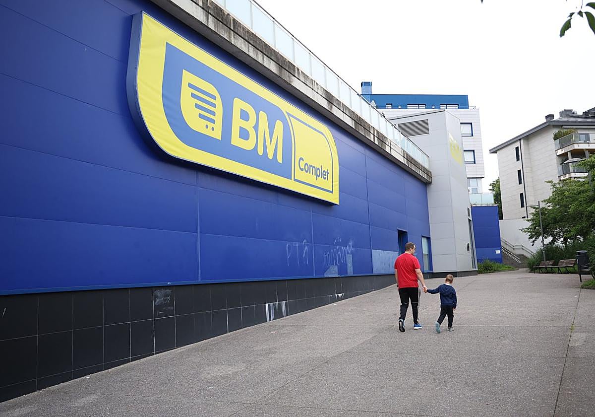 Fachada exterior del supermecado BM situado en el barrio donostiarra de Aiete, en la zona de Pagola
