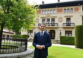 Imanol Pradales, en los jardines del Palacio de Ajuria Enea el pasado jueves a mediodía.