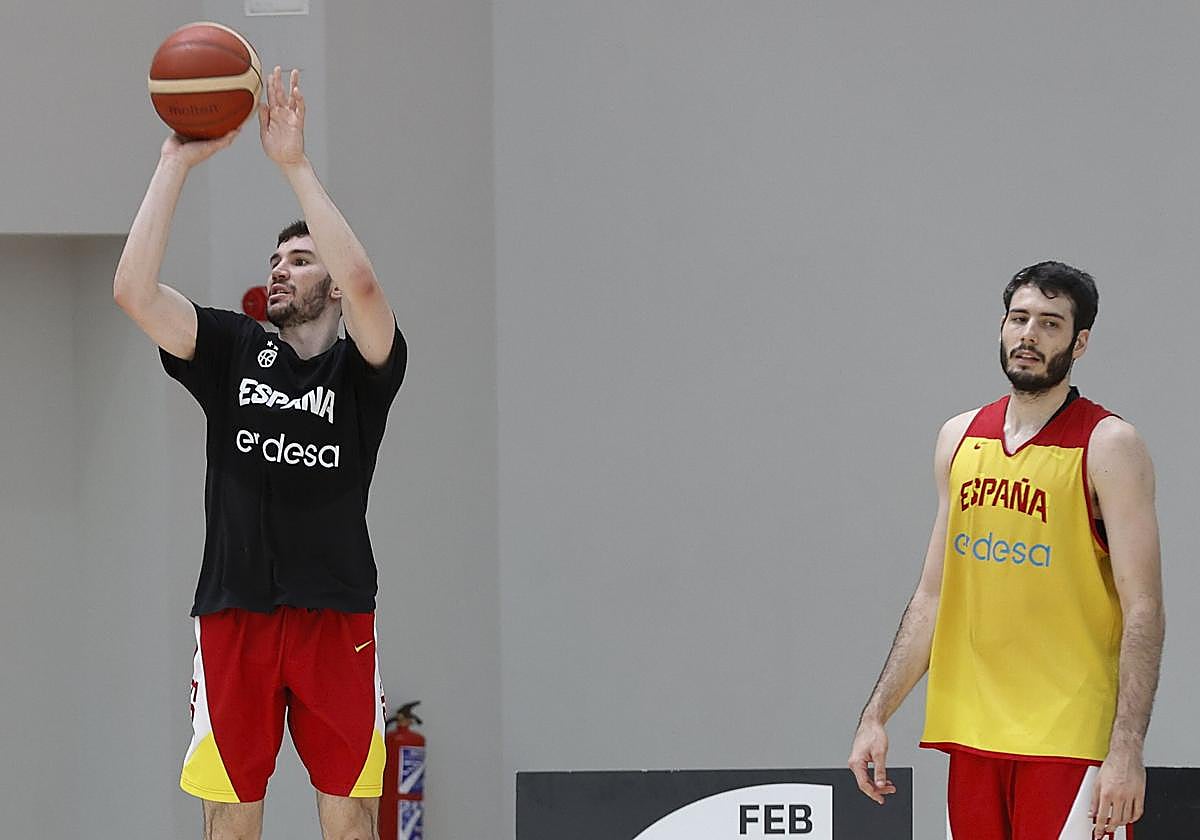 Brizuela tira a canasta.