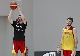 Brizuela tira a canasta.