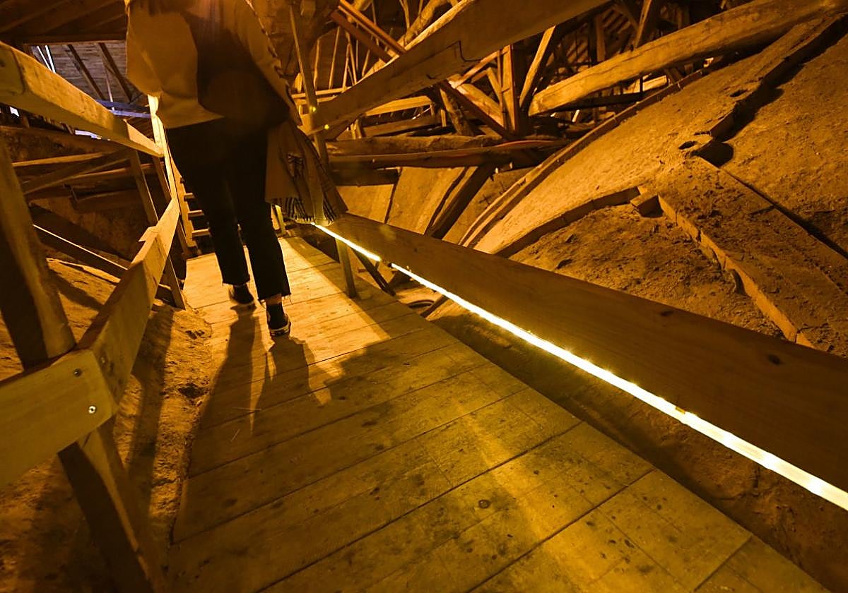 Las bóvedas de la parroquia Santa María son un tesoro a descubrir. Abiertas desde hace pocos años, se muestran al turismo este verano.