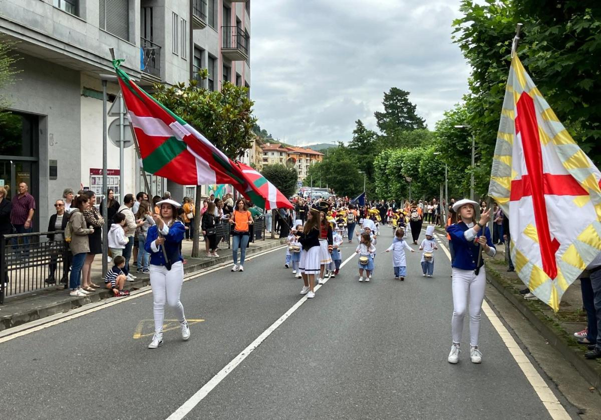 La tamborrada infantil transcurrió sin problemas y bajo la atenta mirada de los padres y familiares de los protagonistas.