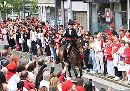 Maite Vergara cumplió su cuarta ocasión como generala del Alarde igualitario y ha decidido que el del próximo año será el último en ese cargo.
