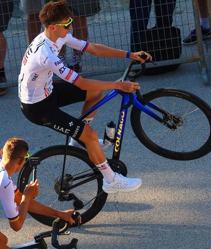 Imagen secundaria 2 - Pogacar, con las tres bicicletas que ha lucido este Tour.