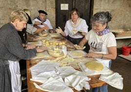 Talos, sidra, bailes y mucha música en el adiós a los Sanpedros