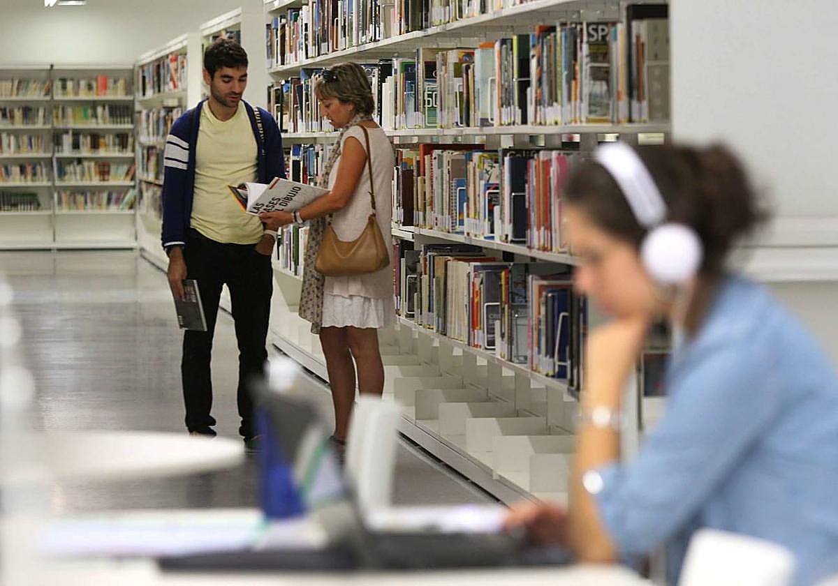 Estudiantes en una de las bibliotecas de la UPV/EHU.