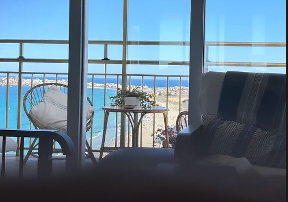 Vistas desde el apartamento en La Manga de María amores y Ion Aramendi.