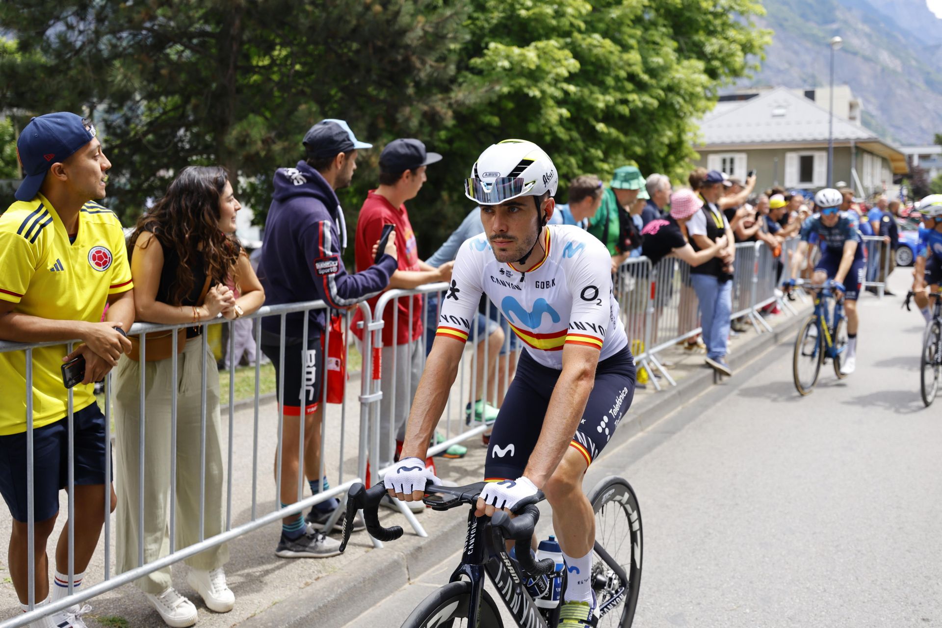 Alex Aranburu, antes del inicio de la quinta etapa del Tour de Francia en Saint-Jean de Maurienne.