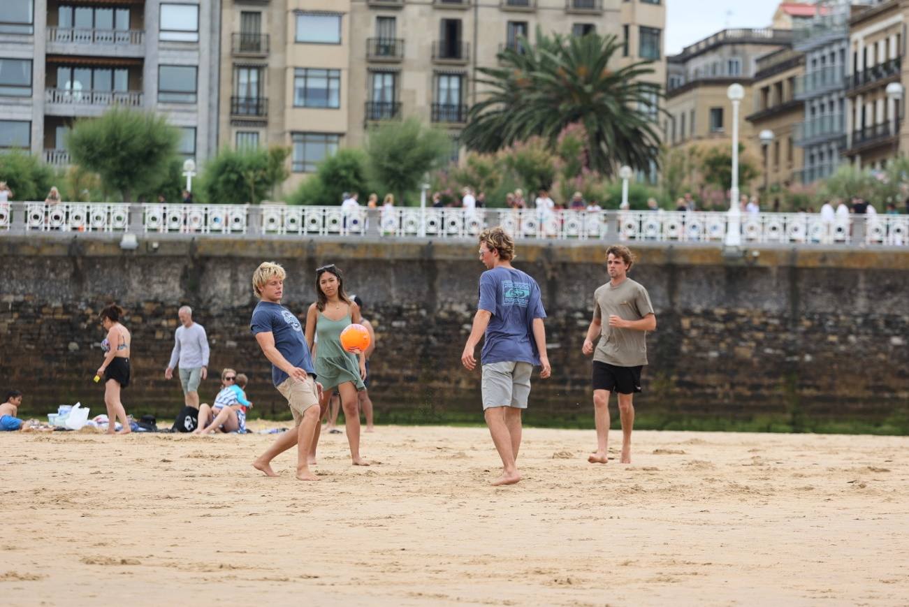 Las nubes y el calor protagonizan la jornada de hoy en Donostia