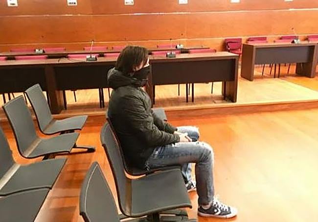 A su juicio en la Audiencia Provincial de Álava se presentó con un aspecto muy desaliñado.