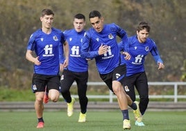 Roberot López participa en un entrenamiento con la Real Sociedad.