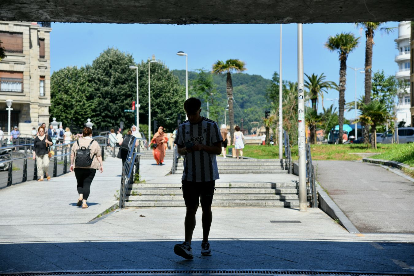 Miércoles de sol, playa y chiringuito en la costa guipuzcoana