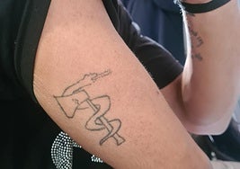 La radicalización de este hombre era de tal grado, que llegó a tatuarse en su brazo un anagrama de ETA.