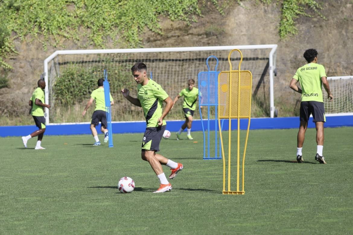 El equipo completa su primera jornada de trabajo