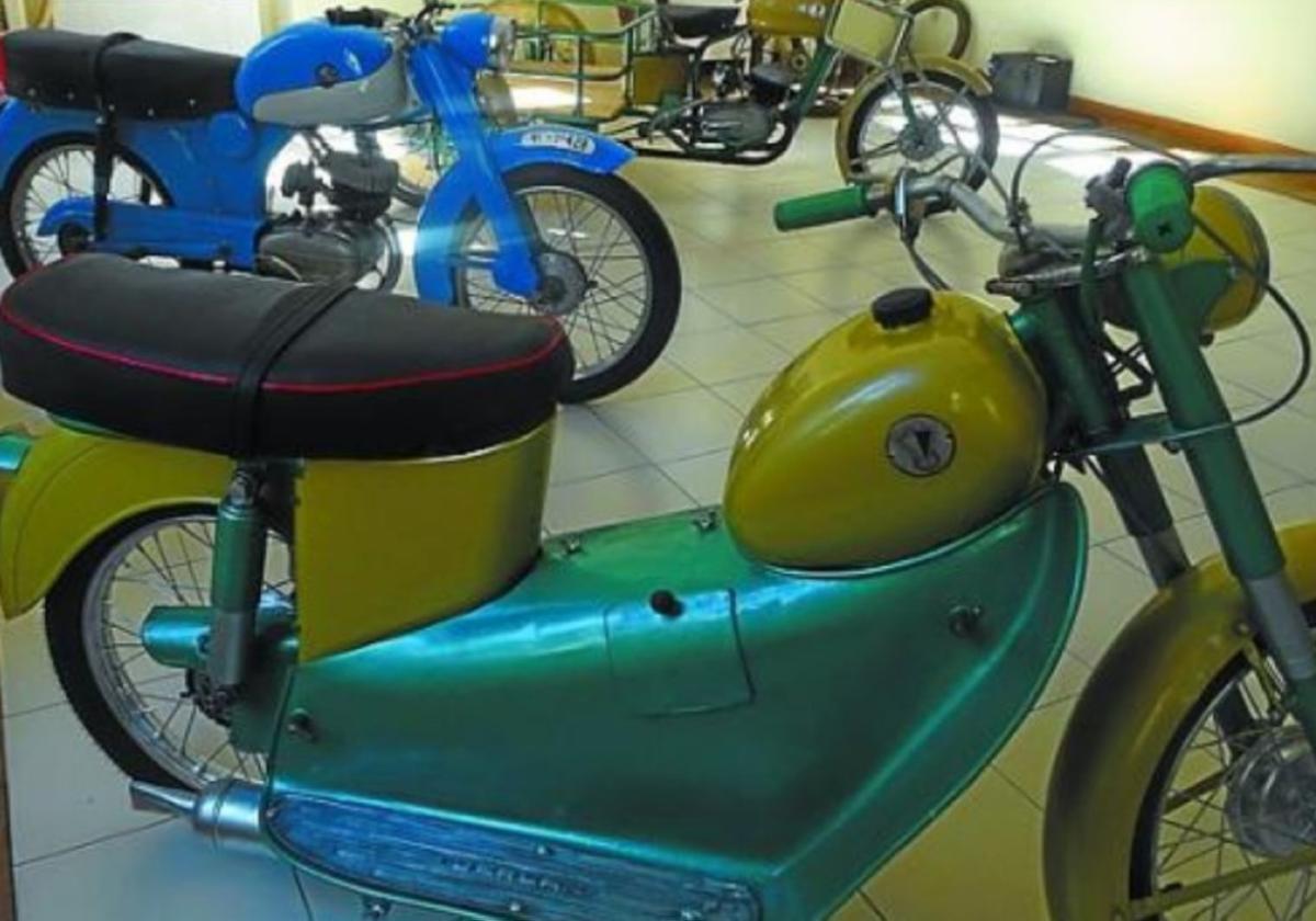 Varios de los modelos de aquellas motos que se fabricaron en Zarautz.