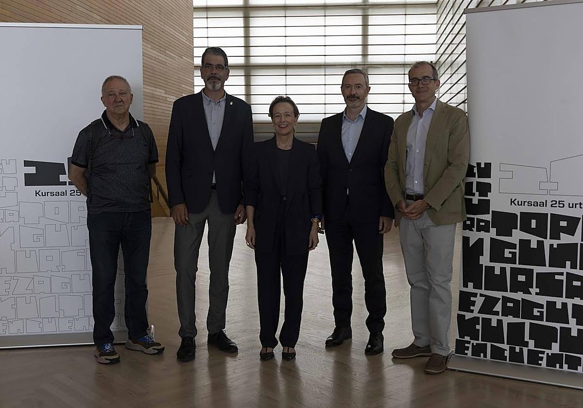 Miguel Martín, Eneko Goia, Eider Mendoza, Iker Goikoetxea y Patrick Alfaya, en la presentación.